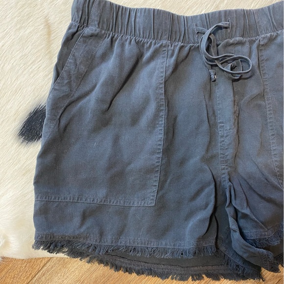 Cloth & Stone Fray Hem Shorts in Smokepearl - Picture 3 of 7